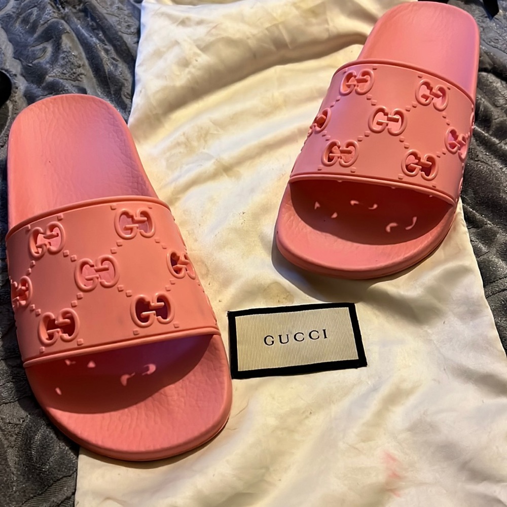 AUTHENTIC!! GUCCI SLIDES!!